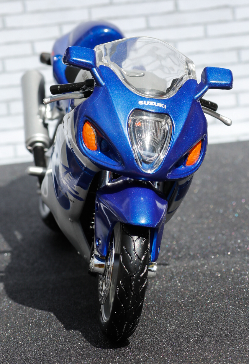 Maisto 1-12 Suzuki GSX1300R Hayabusa